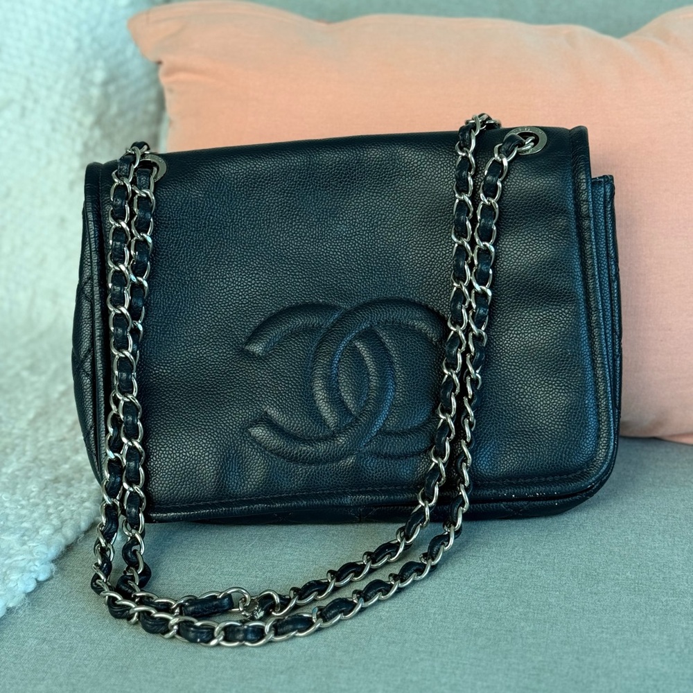 Chanel Black Leather Shoulder Bag with Chain Strap